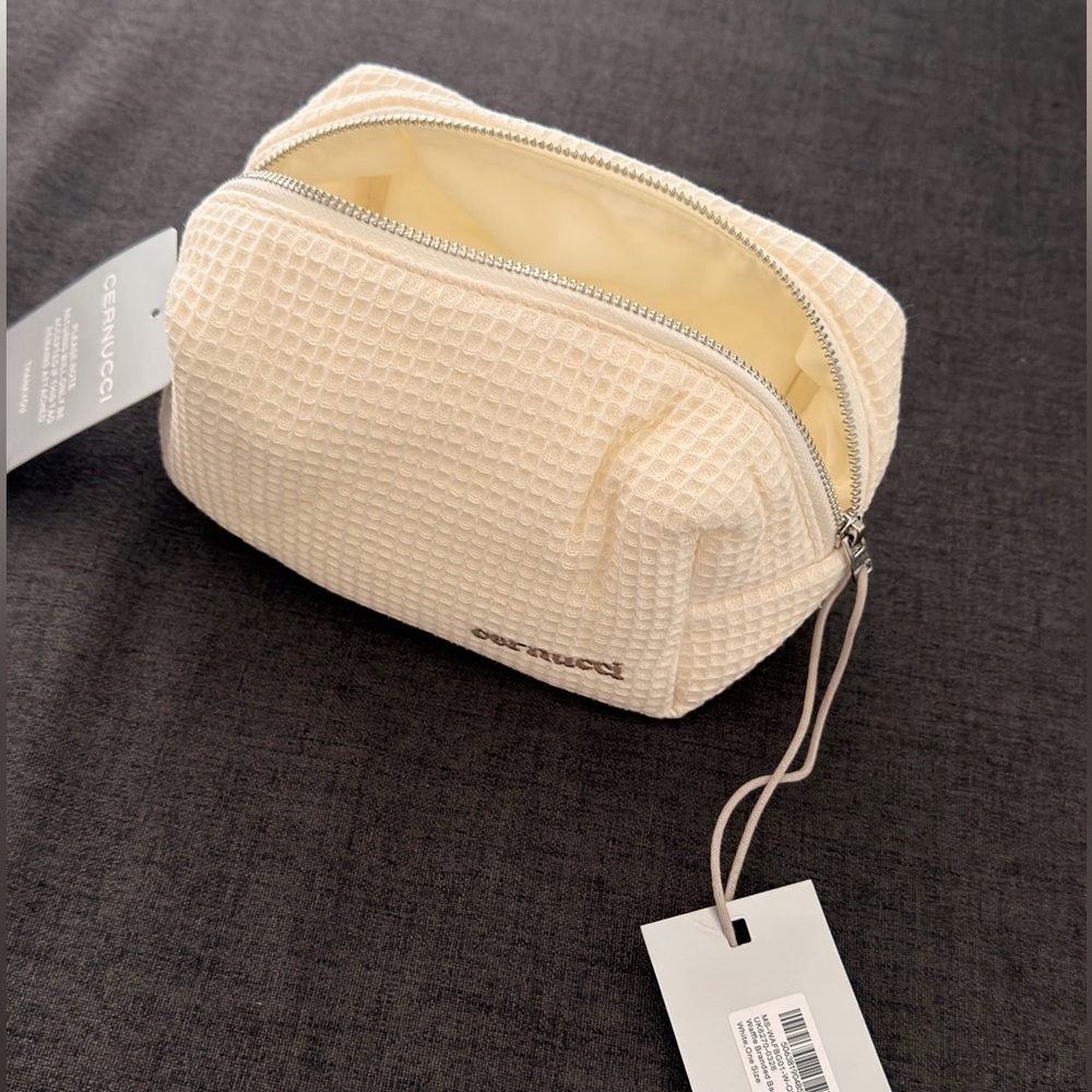 Cernucci Cream Waffle Knit Toiletry Bag
